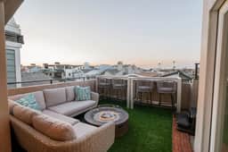 3 BR, Roof Deck, Ocean Views, Hot Tub, Beach Block