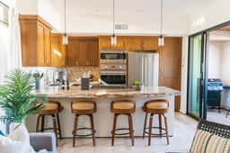 4 Br, Roof Deck, Hot Tub, Steps to Beach & Dining