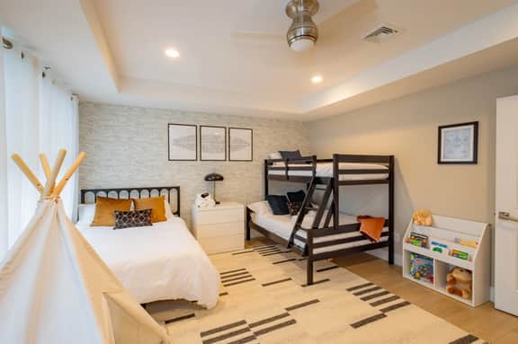 Spacious 6BR Beach Home with Elevator & Heated Pool - Ideal for Family Vacations