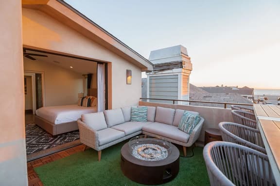 3 BR, Roof Deck, Ocean Views, Hot Tub, Beach Block