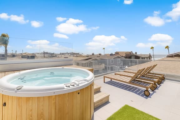 3BR + Loft Ocean View | Rooftop, Hot Tub, Parking